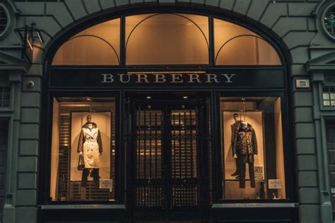 burberry discount employees